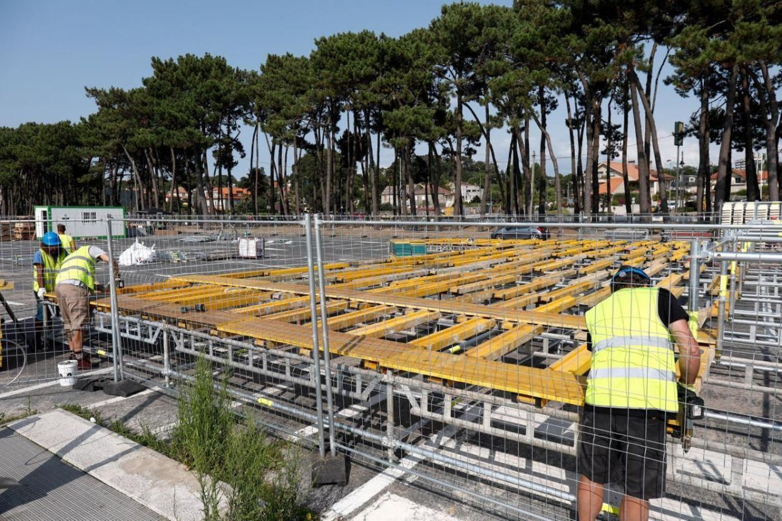El aparcamiento 3 de Samil ya fue ocupado ayer por la organización para el montaje de la zona de BMX.