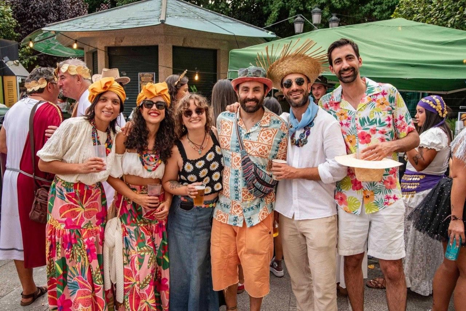 Galería | Coloridos disfraces visten las calles de Redondela