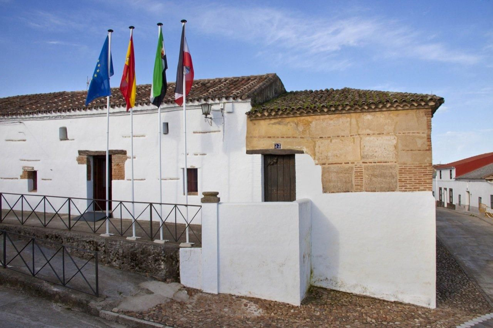 Restos de la Casa Santa María en Madrigalejo.