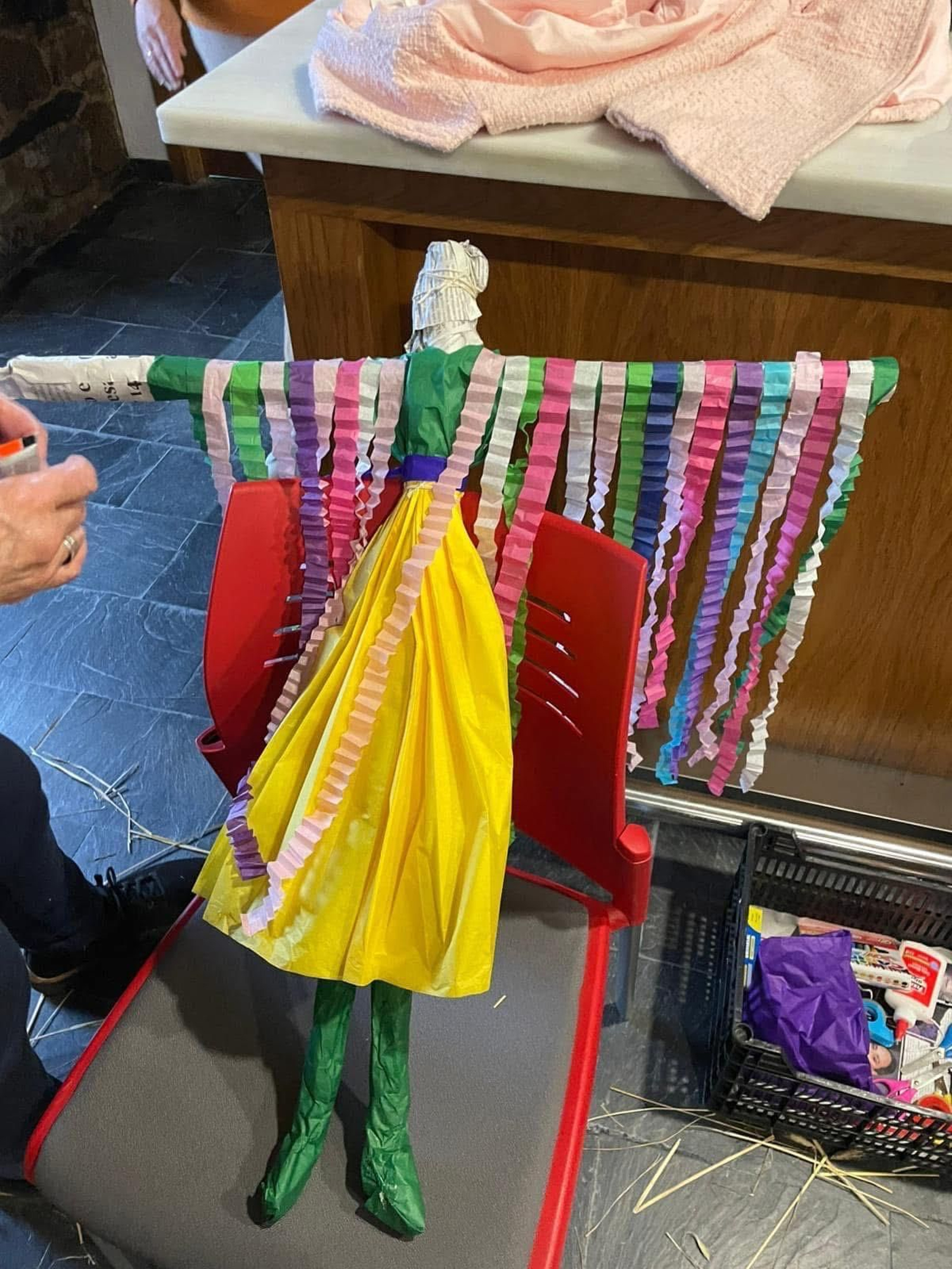 Galería |  A Gudiña crea de nuevo sus  figuras del Entroido