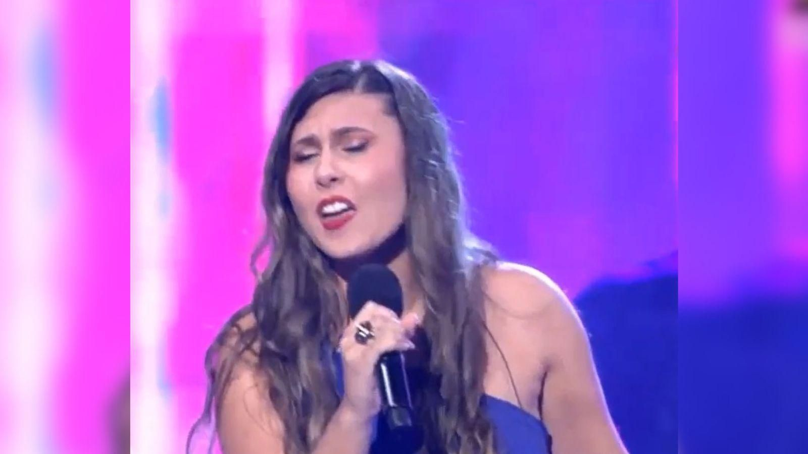 Andrea Velasco en el concurso de canto