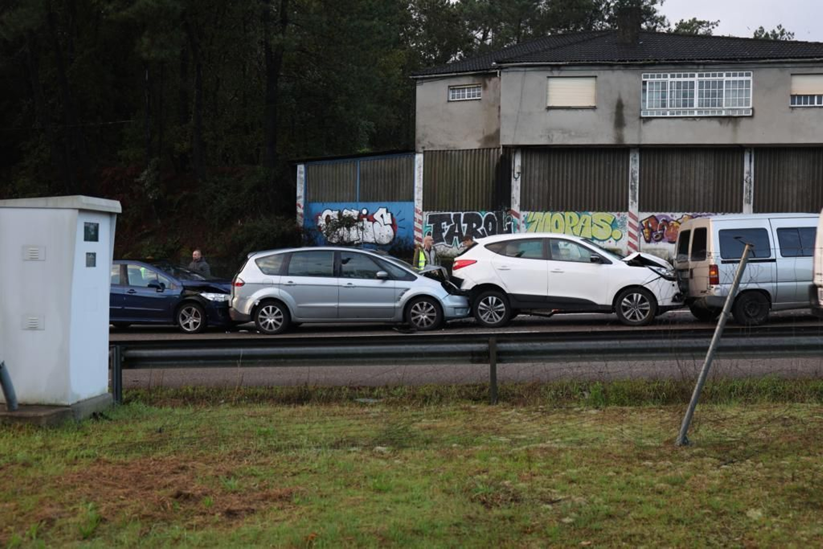 Los vehículos accidentados en la A-55 a la altura de Mos. // Alberte