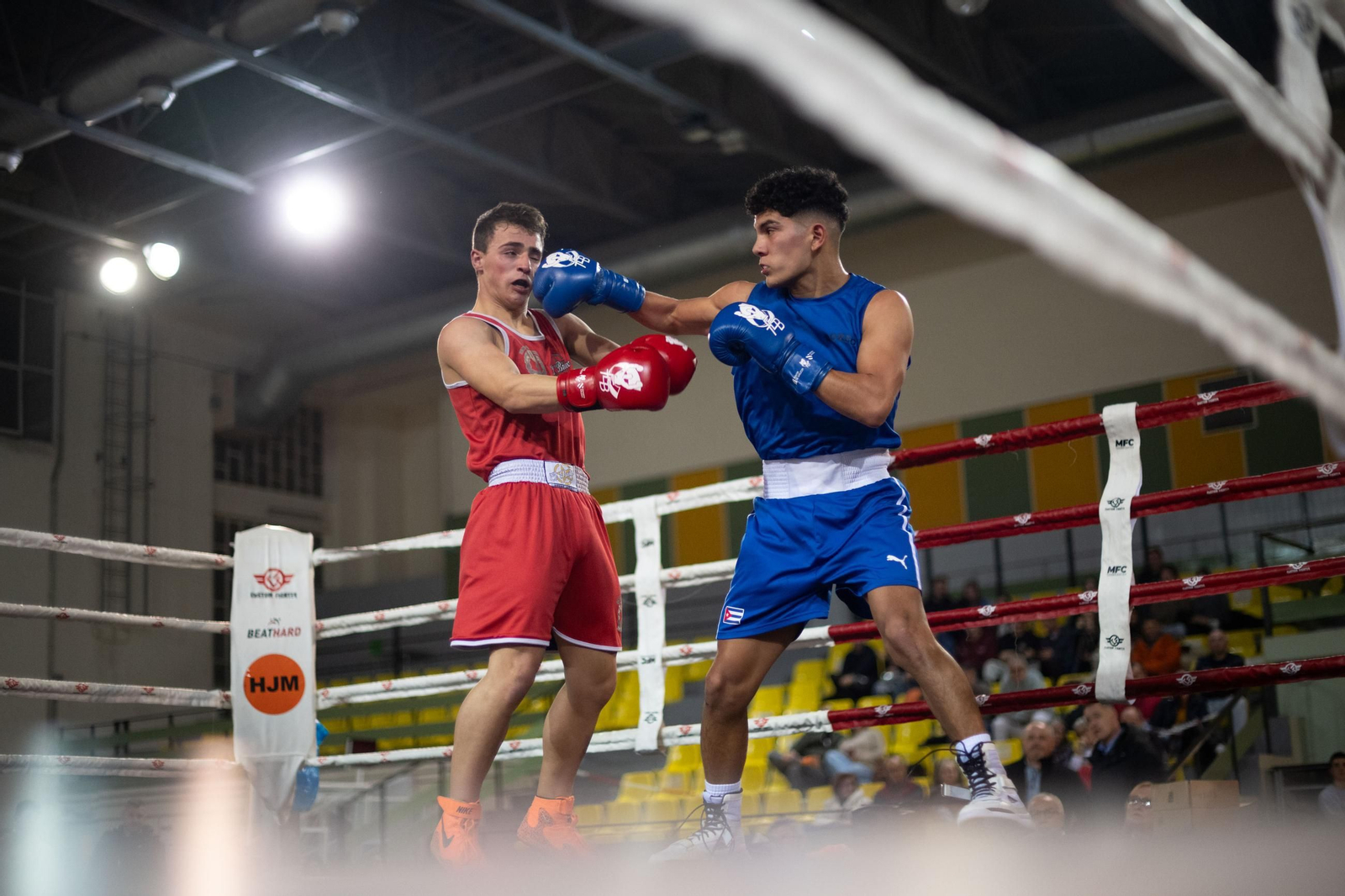 Galería | El boxeo vive una velada espectacular en la vuelta de Simón González a un ring
