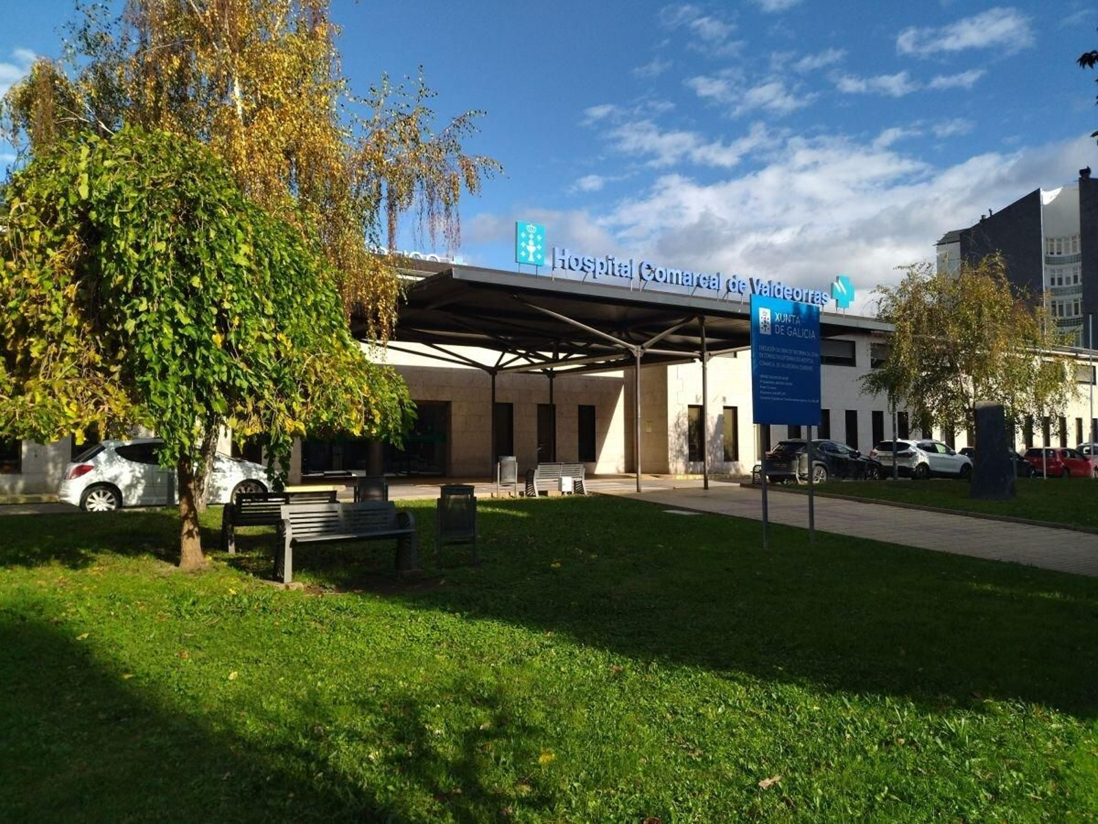 Fachada principal del Hospital Público Valdeorras, en O Barco.
