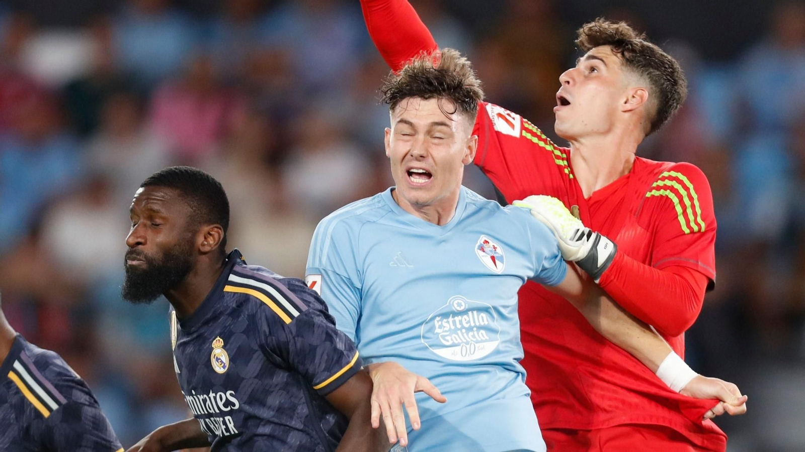 Larsen en acción en el partido contra el Real Madrid en Balaídos