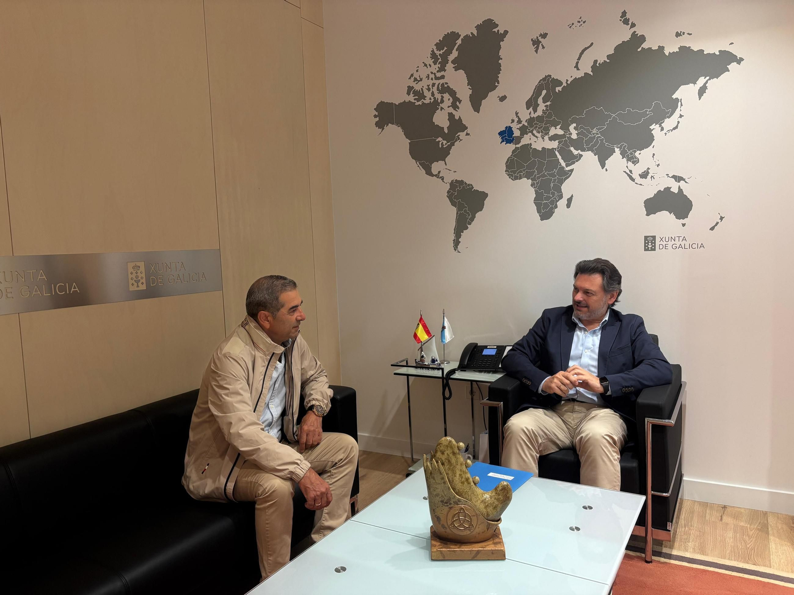 Miranda con el presidente del Centro Español Apóstol Santiago de Liechtenstein