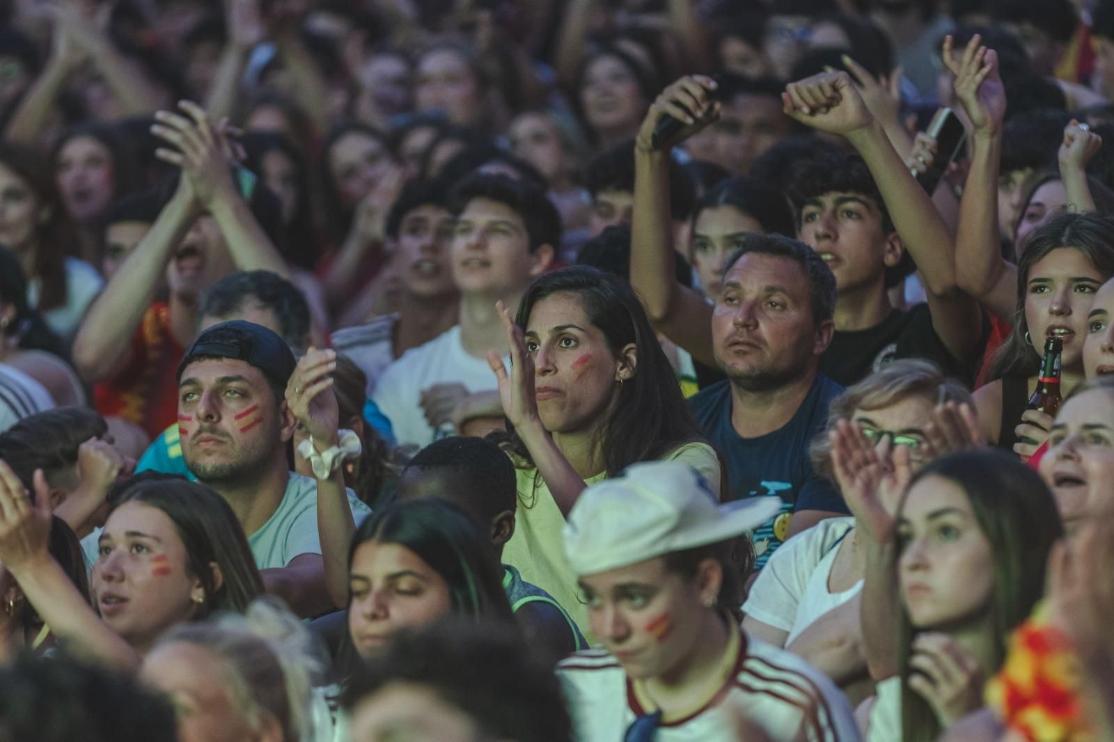 Galería | La ilusión por España en la semifinal tiñe de rojo la provincia de Ourense, en fotos