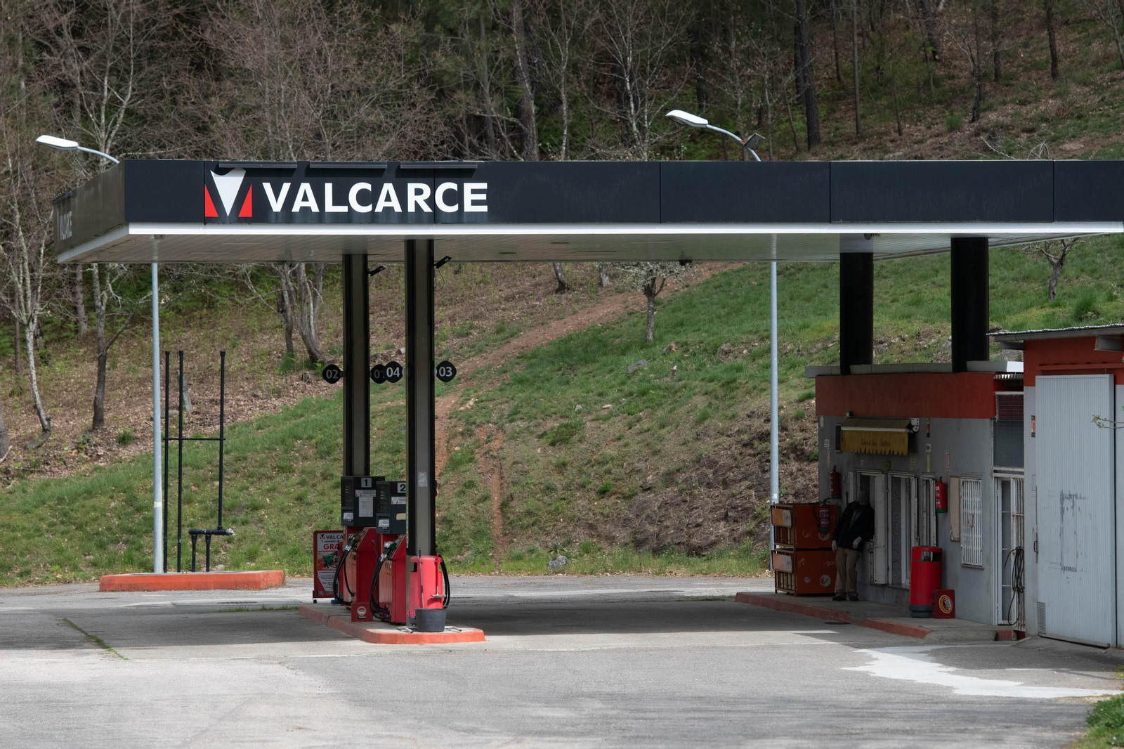 La gasolinera asaltada. El delincuente encañonó al empleado con una pistola y se llevó 500 euros.// FOTO: ÓSCAR PINAL