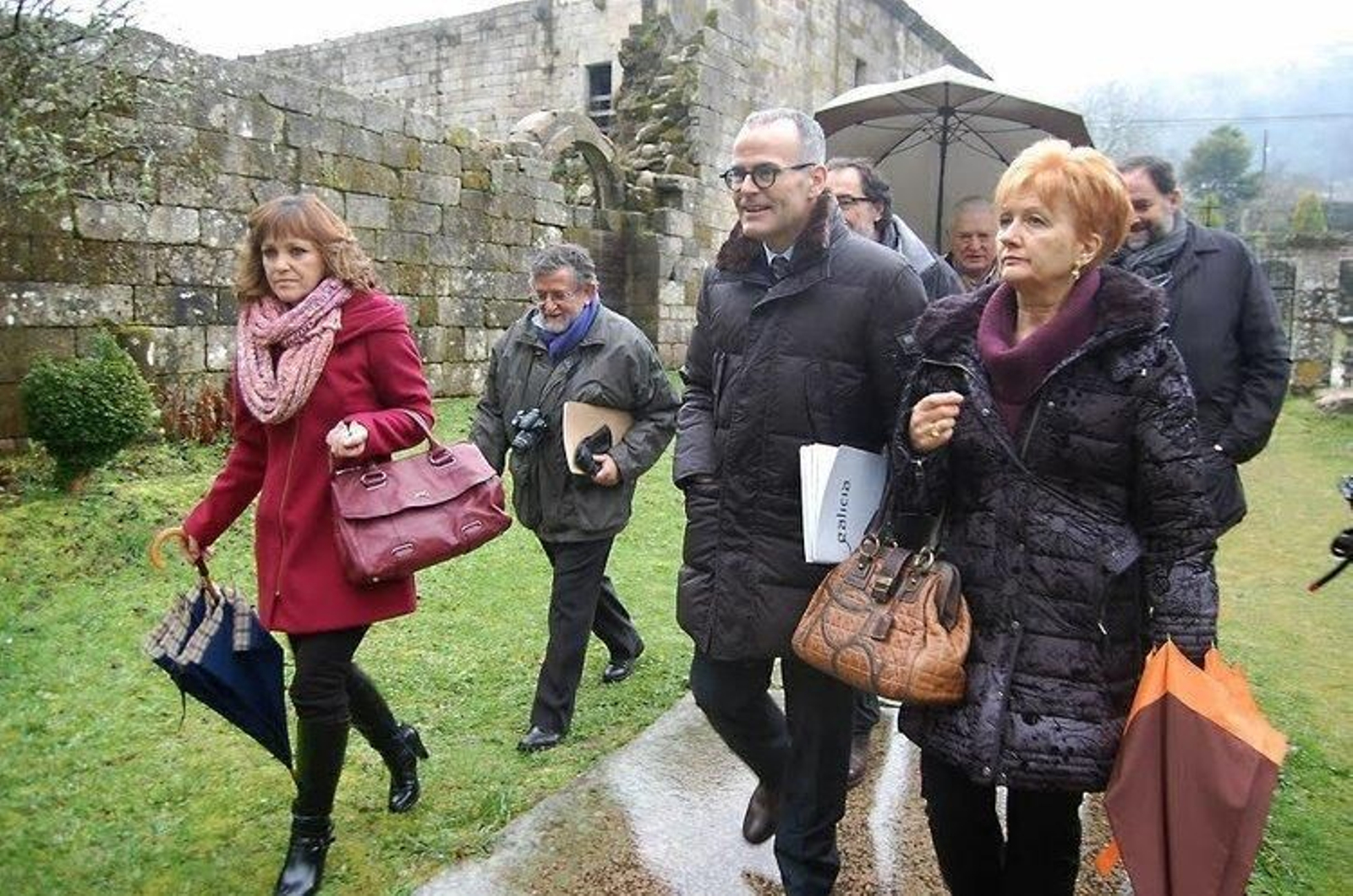 La alcaldesa Cristina Francisco y Jesús Vázquez, durante la visita ayer al Monasterio de Melón.