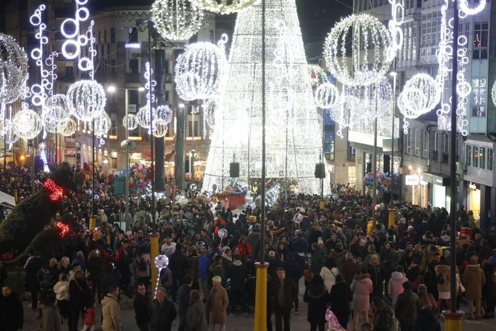 Los turistas invaden Vigo en el Puente298