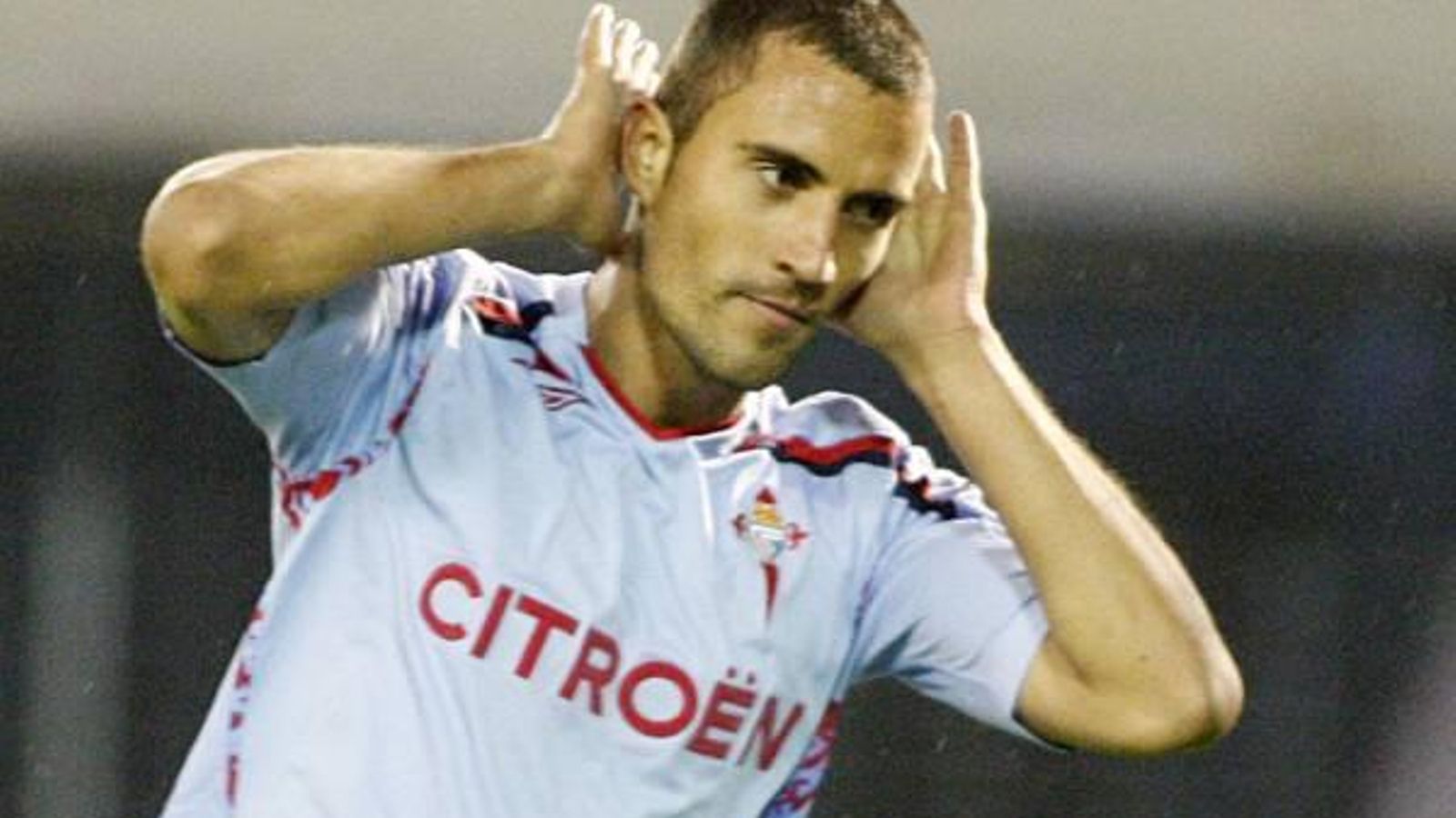 Arthuro, celebrando el único tanto que marcó con el Celta.