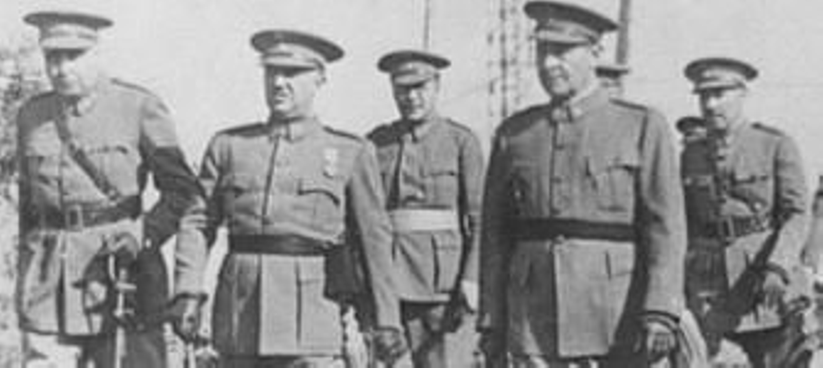 Una foto de archivo de Franco y Balmes a su derecha.