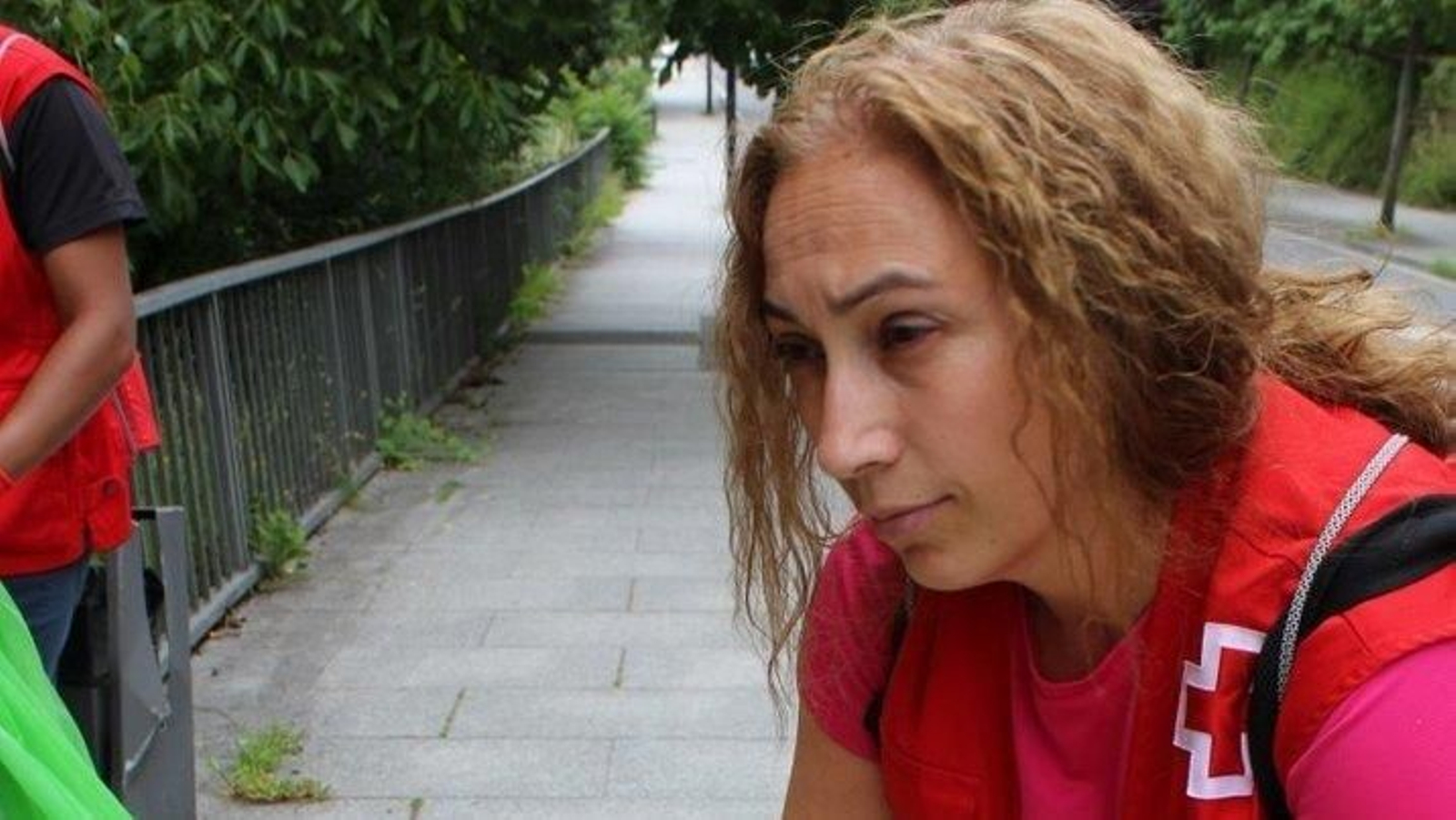 Francisca Molina colabora en la actividad nocturna de Cruz Roja.