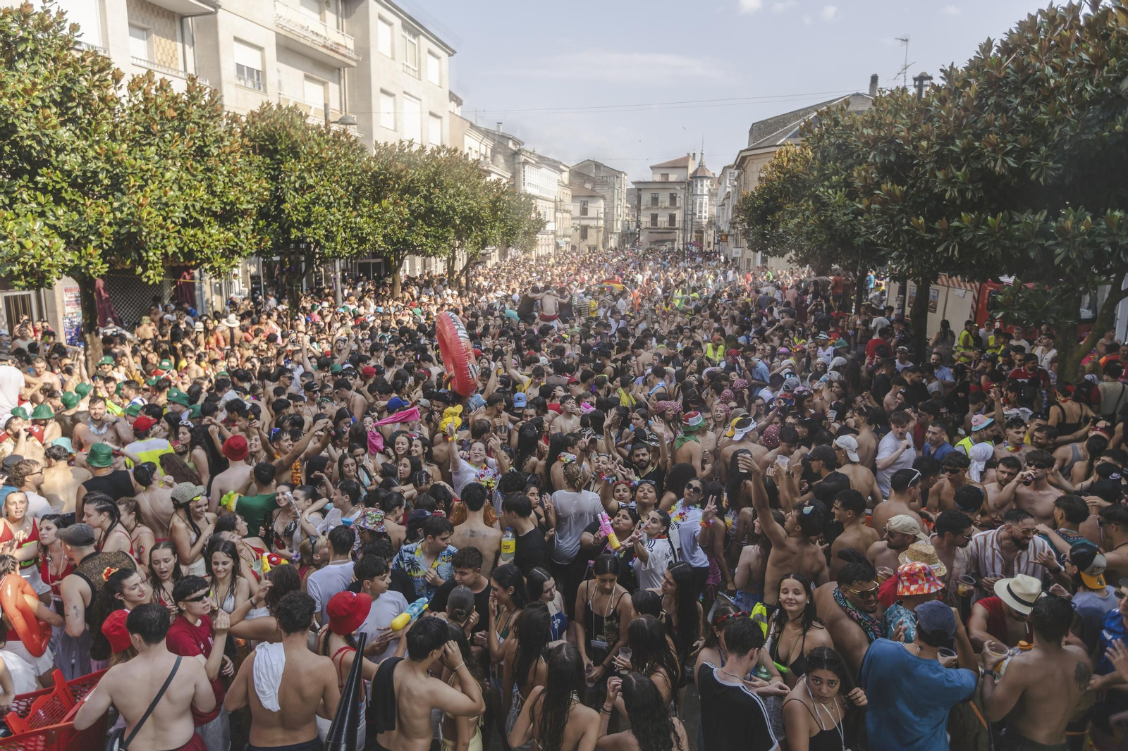Galería |  Verín se echa a la calle al compás de las batucadas