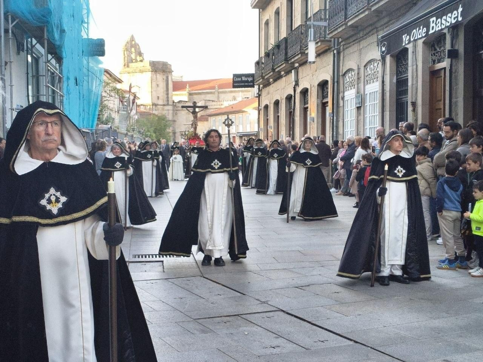 Galería | Emotiva procesión General del Santo Entierro en Pontevedra