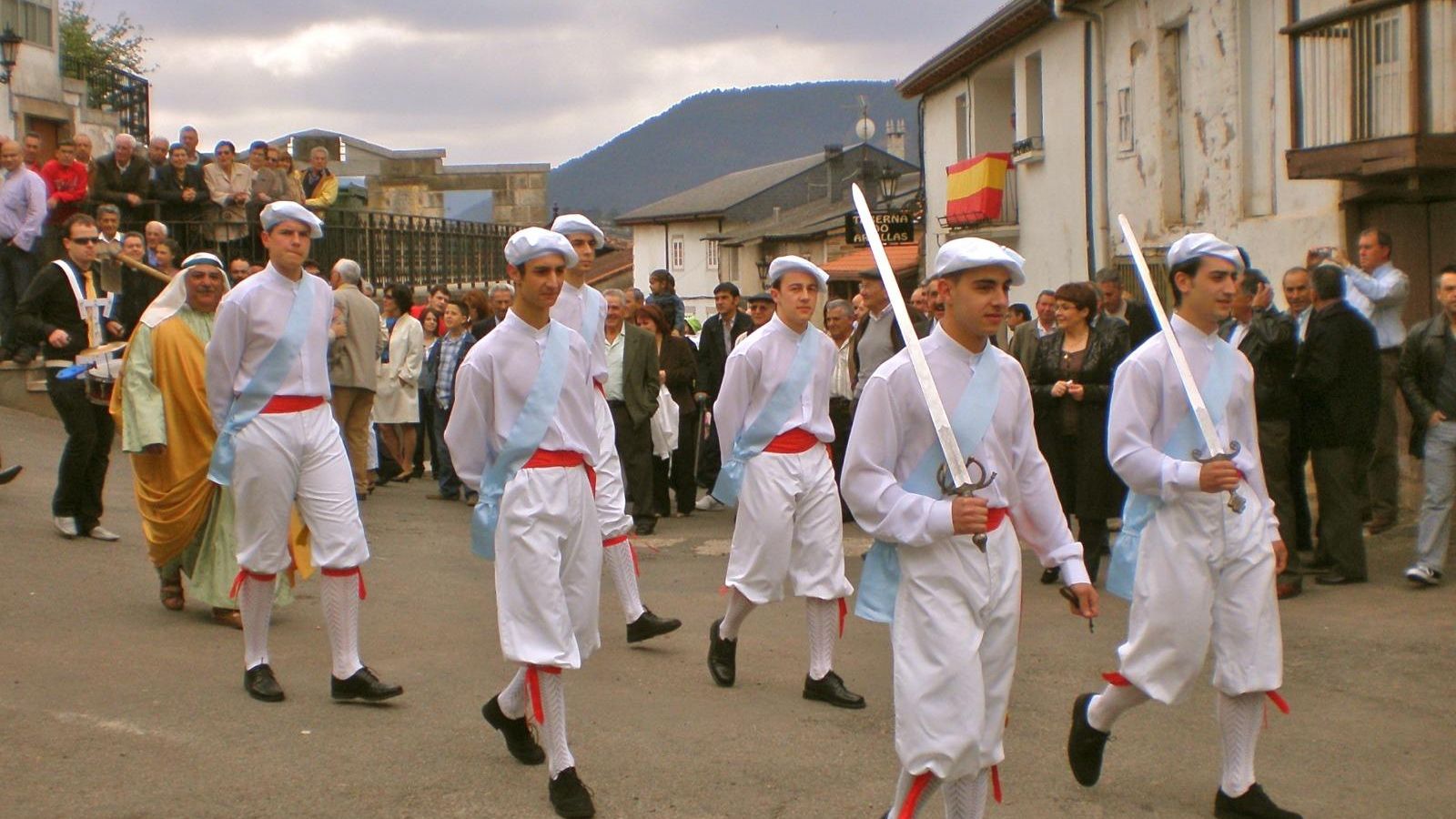 Imagen antigua de la celebración del Santo Cristo, una festividad cultural muy marcada en Laza.