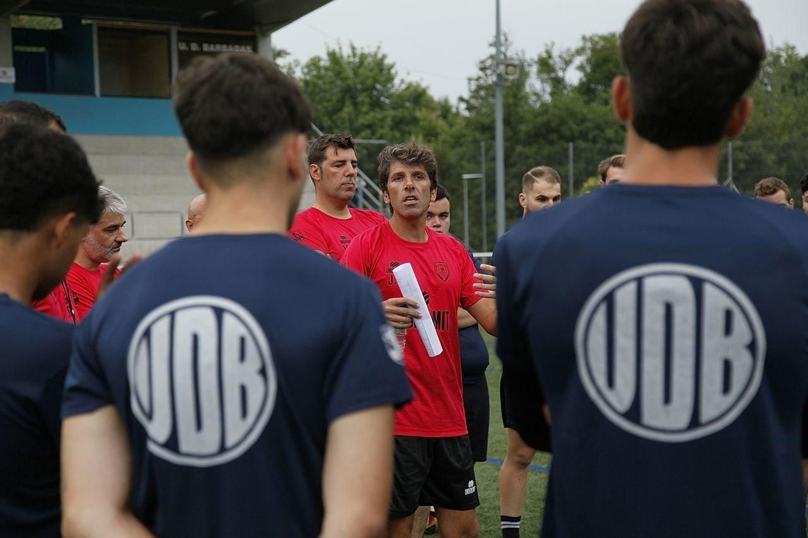 Juanjo Vilachá dirige un entrenamiento del Barbadás (Foto: Miguel Ángel).
