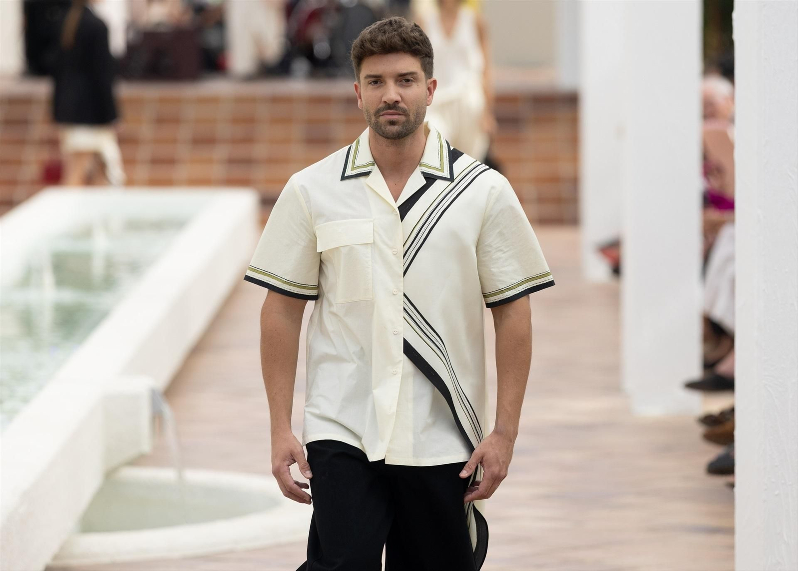 Pablo Alborán desfiló con diseños de Adolfo Domínguez en la MBFWM.