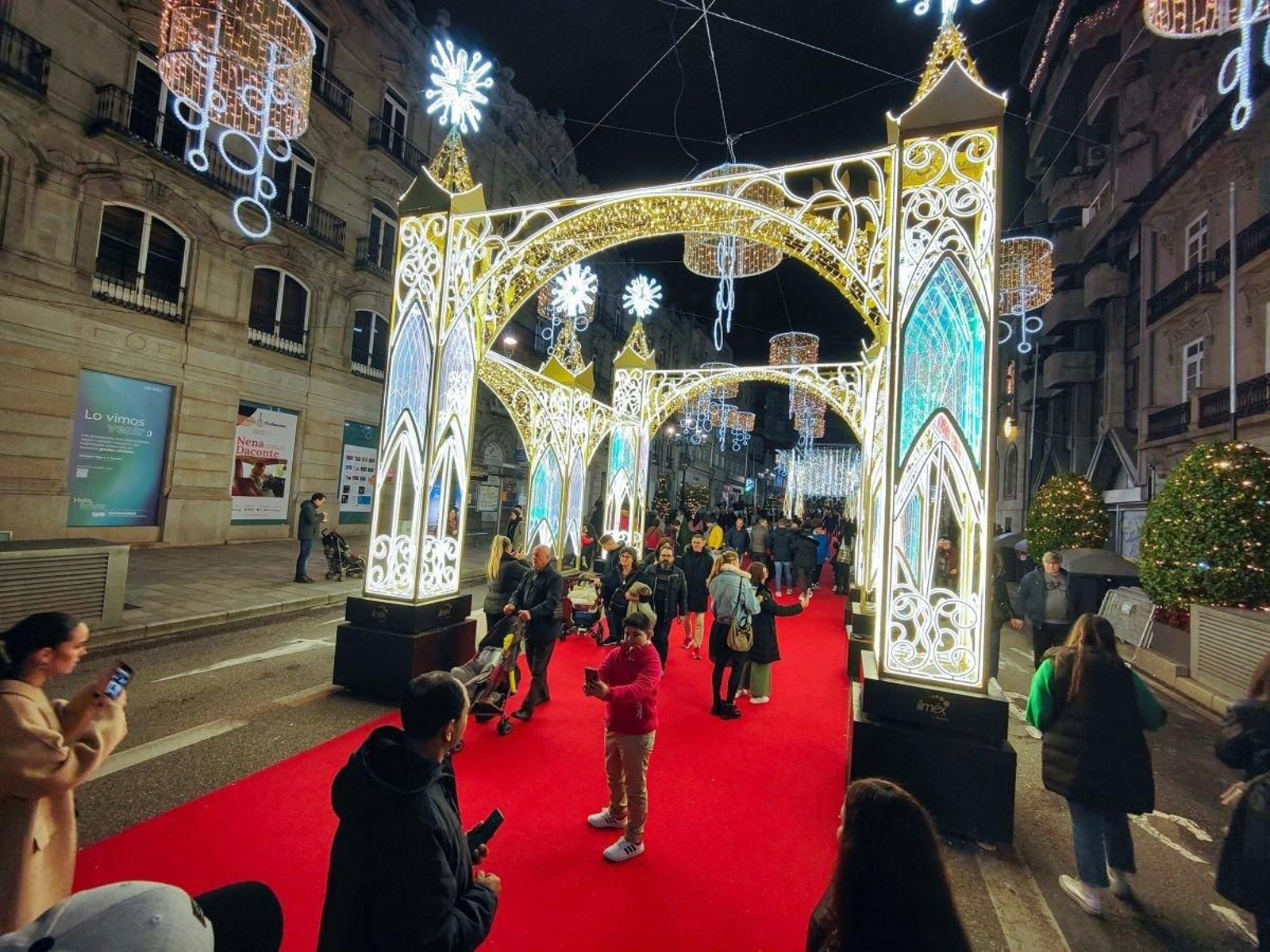 Luces de Navidad el último fin de semana de noviembre.