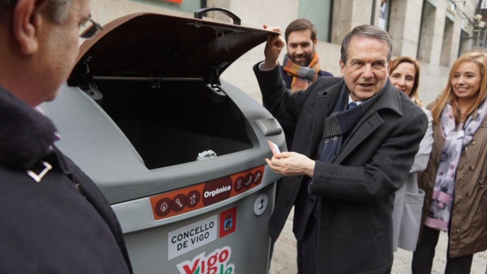 Abel Caballero presentó el primer contenedor orgánico en 2020.