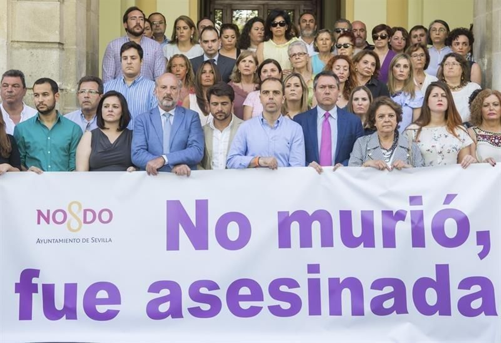 Minuto de silencio dedicado a la última mujer asesinada en Sevilla