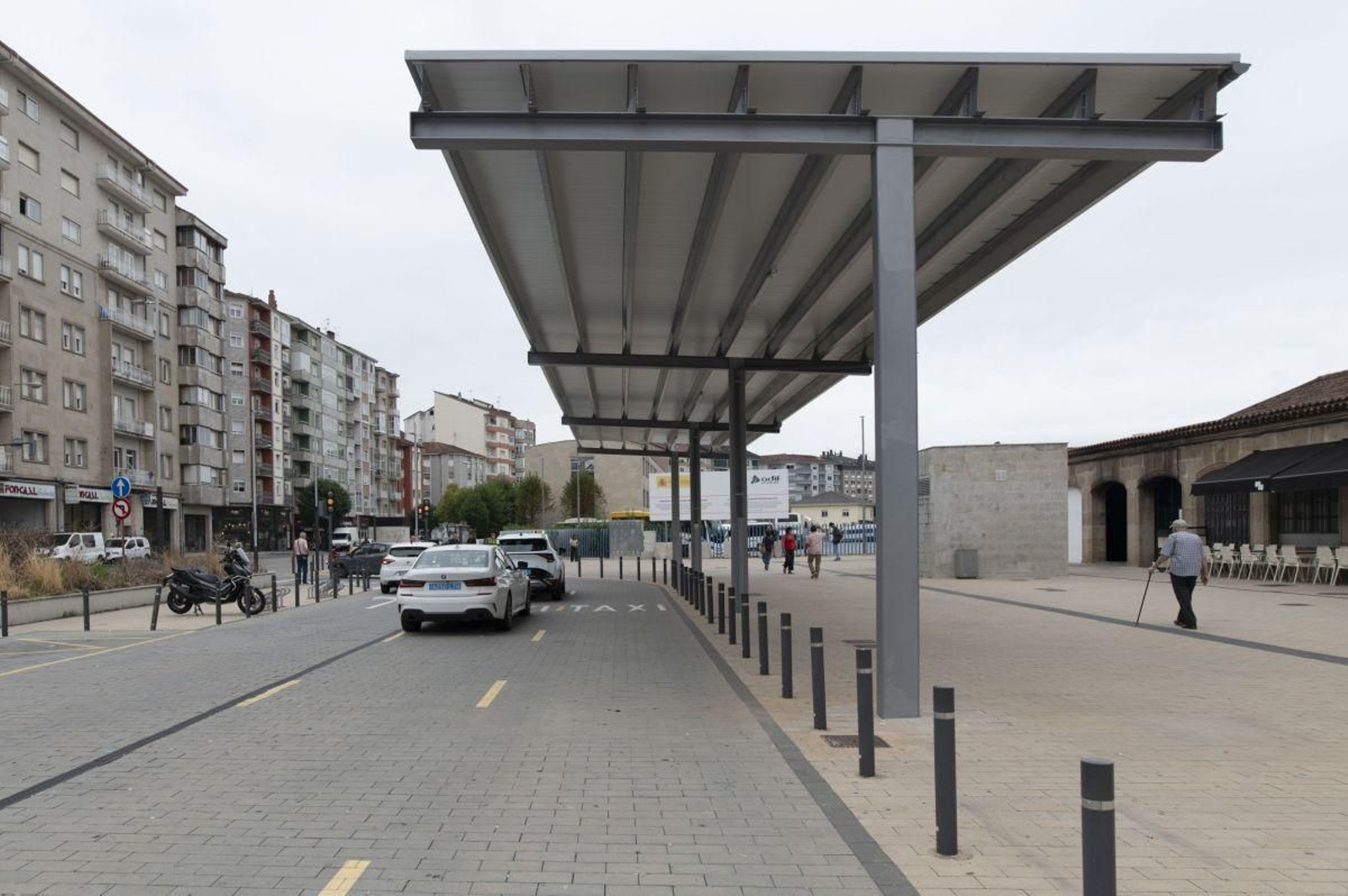 Nueva marquesina situada frente a la estación intermodal de Ourense