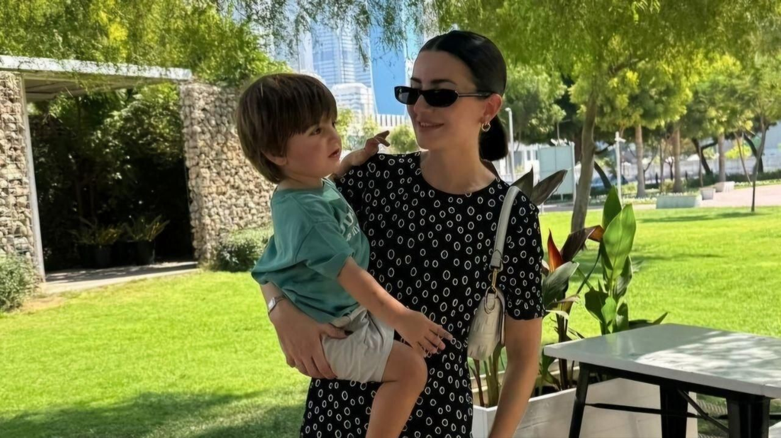 La influencer viguesa Alexandra Pereira con su hijo Sasha. // Instagram