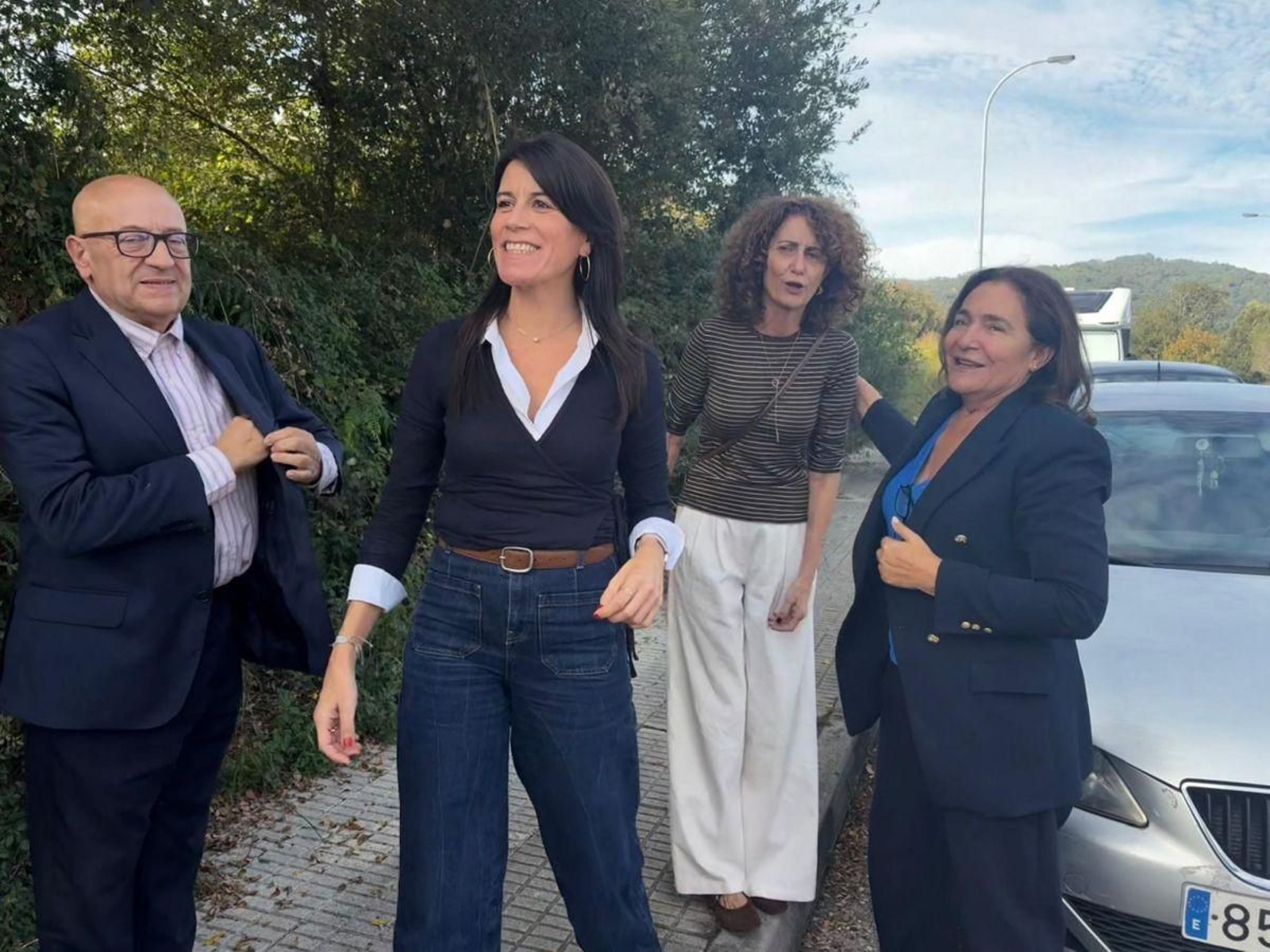La conselleira en Cangas junto a la portavoz del PP, la delegada territorial y el jefe provincial.