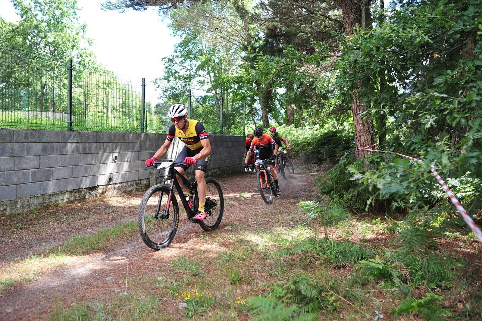 Las primeras pedaladas en una jornada de resistencia sobre la bicicleta