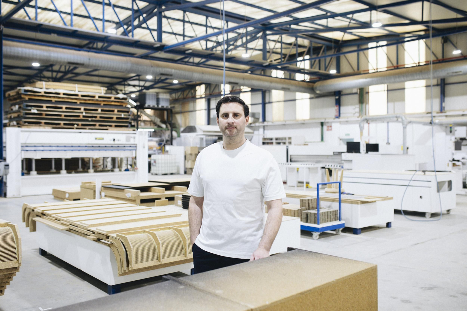 David Camba en la fábrica Birdmind situada en el polígono de O Campiño (Pontevedra).