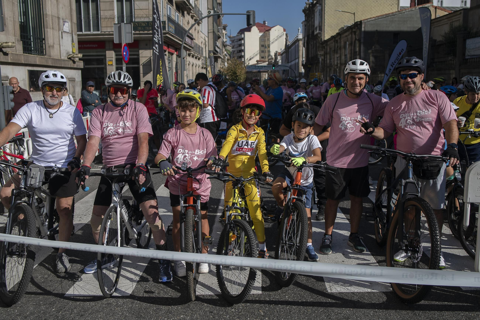 Galería | Ourense disfruta de un Día da Bici con sol, ambiente familiar y regalos