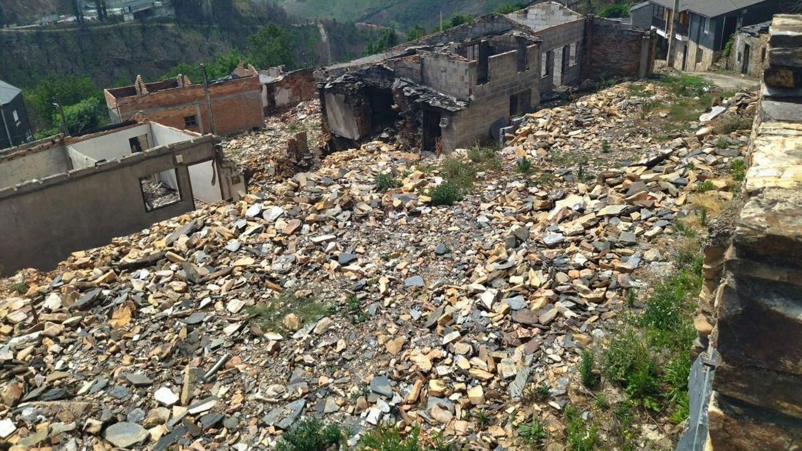 Imagen actual de San Vicente de Leira, pueblo arrasado por las llamas en 2025.