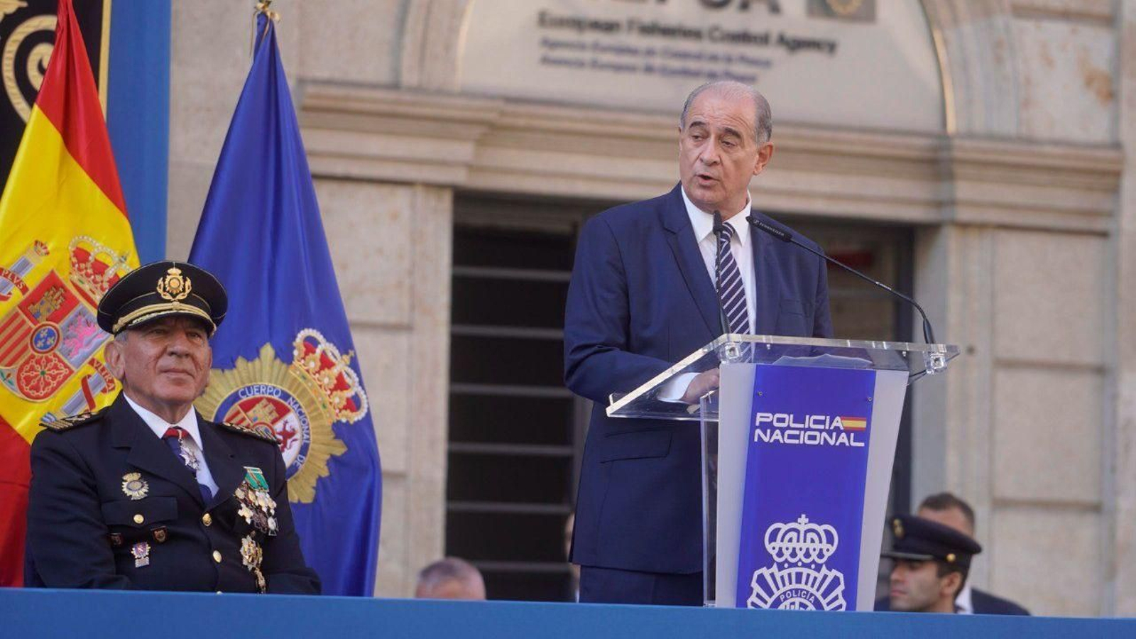 José Ángel González, junto al director general de la Policía, en los actos en Vigo.