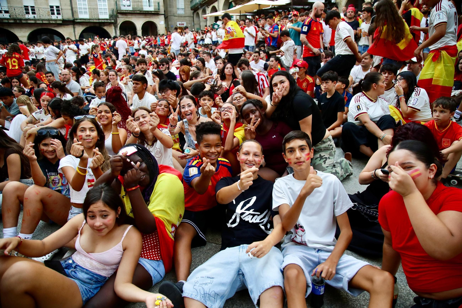 Galería | La provincia de Ourense se tiñe de rojo para apoyar a España en la final del Mundial
