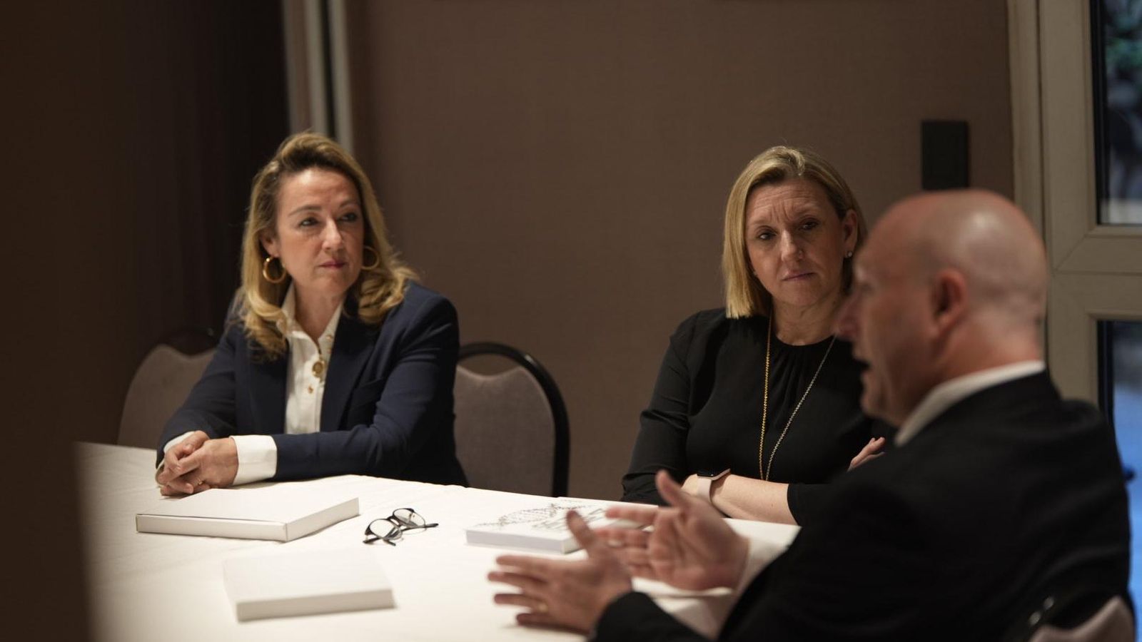 La vicepresidenta y directora general durante una de las reuniones con empresarios