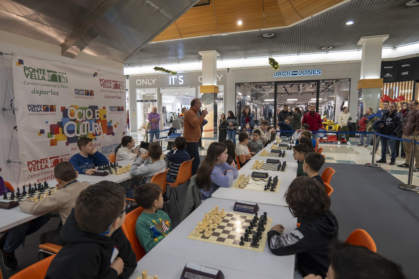 Galería |  El ajedrez, protagonista del fin de semana en Ourense