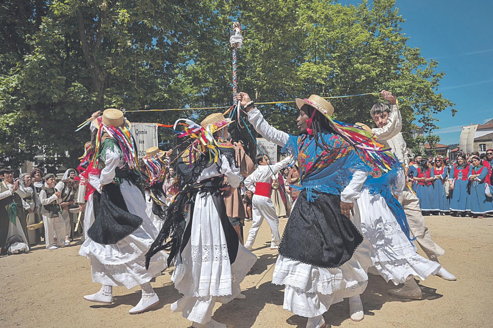 Os máis cativos son os encargados das senlleiras danzas gremiais.