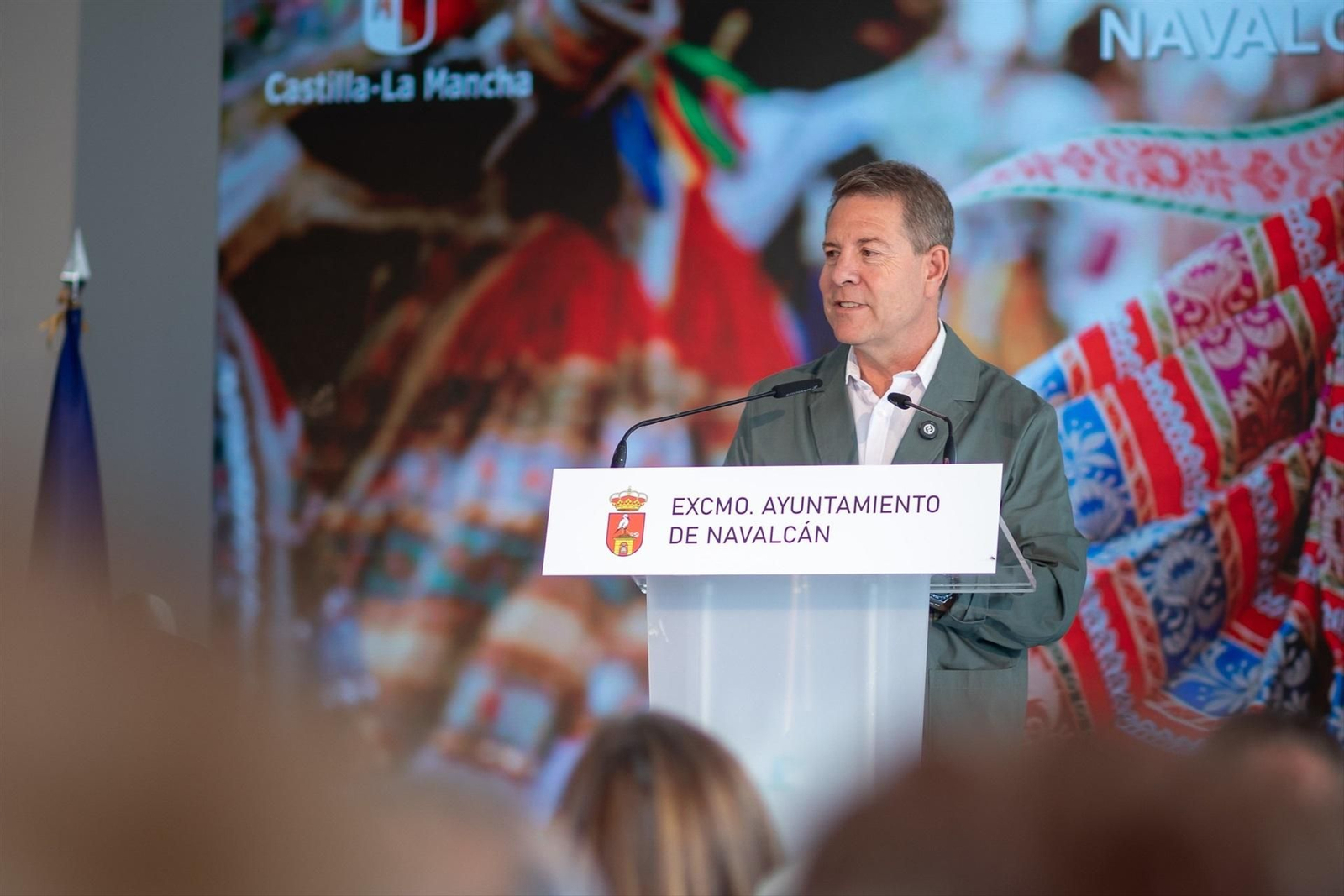 García-Page inauguró el gimnasio municipal de Navalcán.