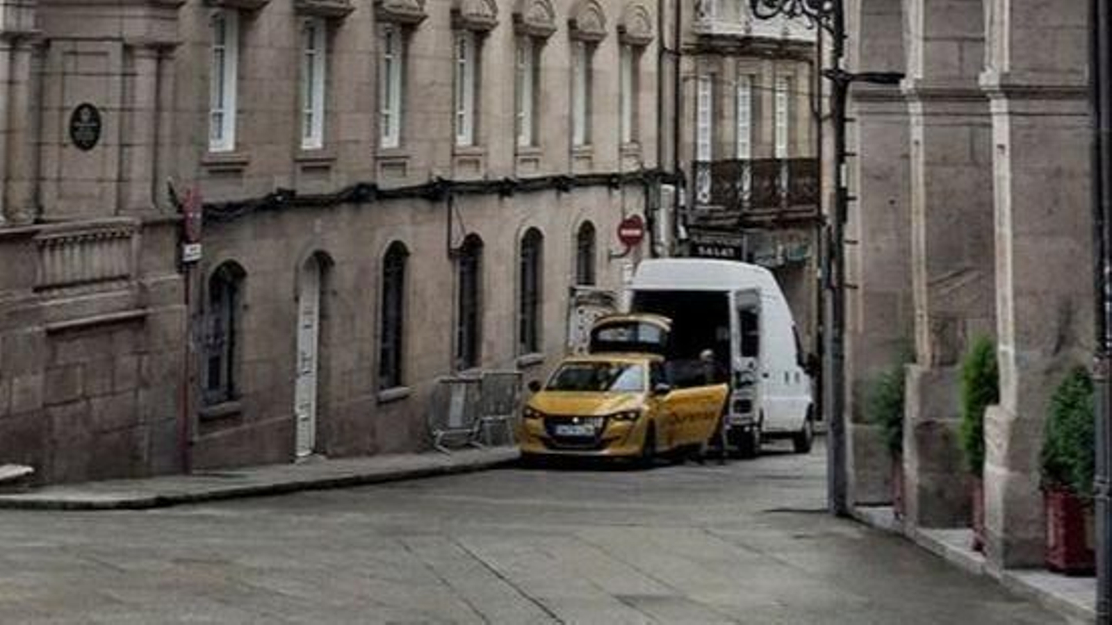 ¿Sabe usted que el coche del Concello realiza misiones secretas a lo agente 007?