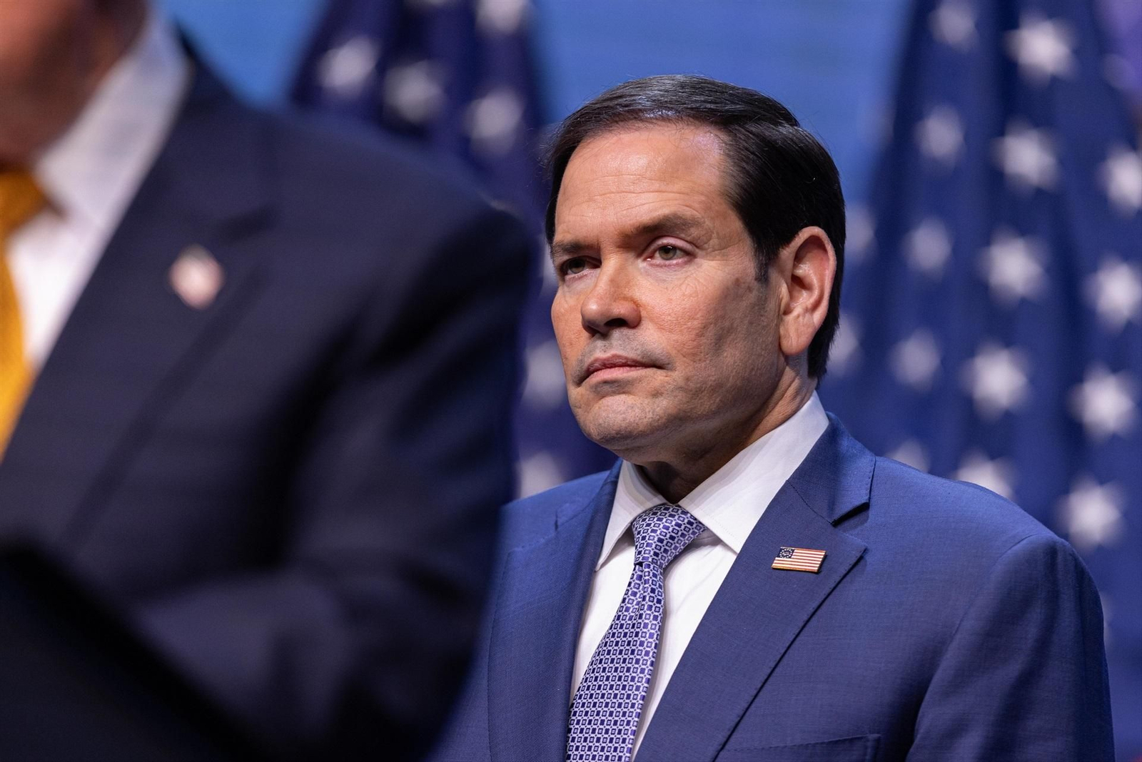 El secretario de Estado de EEUU, Marco Rubio, asiste a una conferencia de prensa.