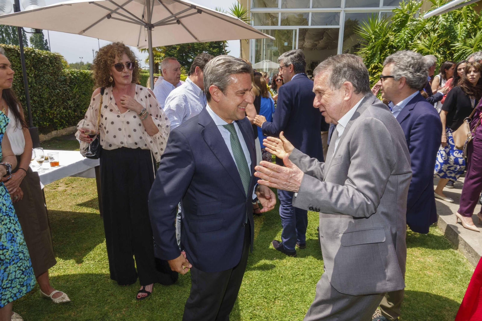 Galería | Emotiva despedida en Vigo al exjuez decano Germán Serrano