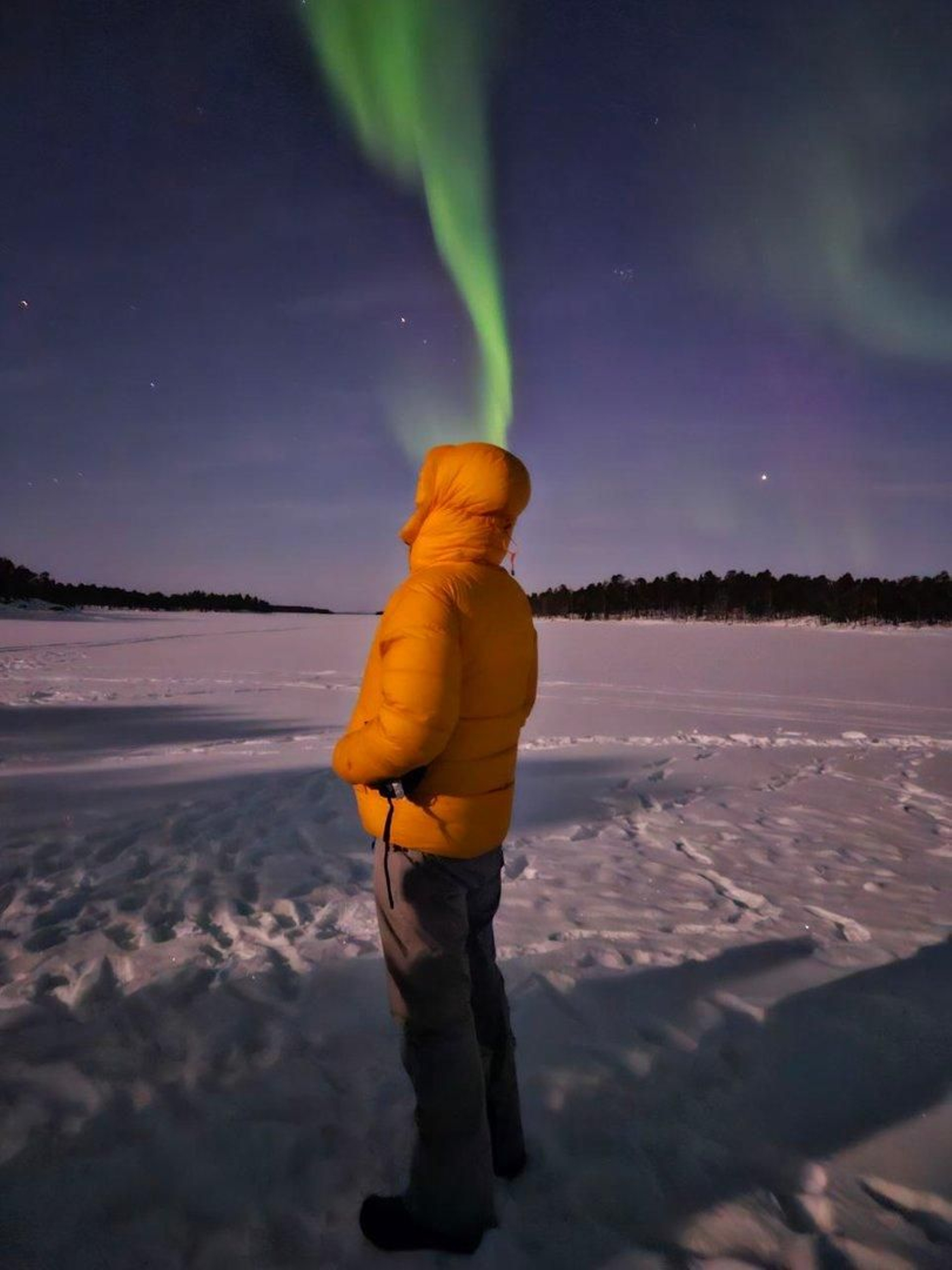 Antón Gómez-Reino observa as auroras boreais na Laponia.