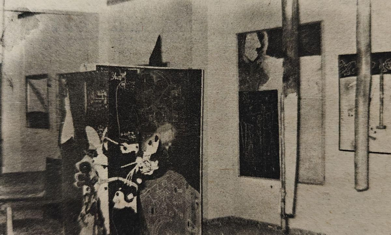 Obras de Xesús Vázquez en el local de Auriense.