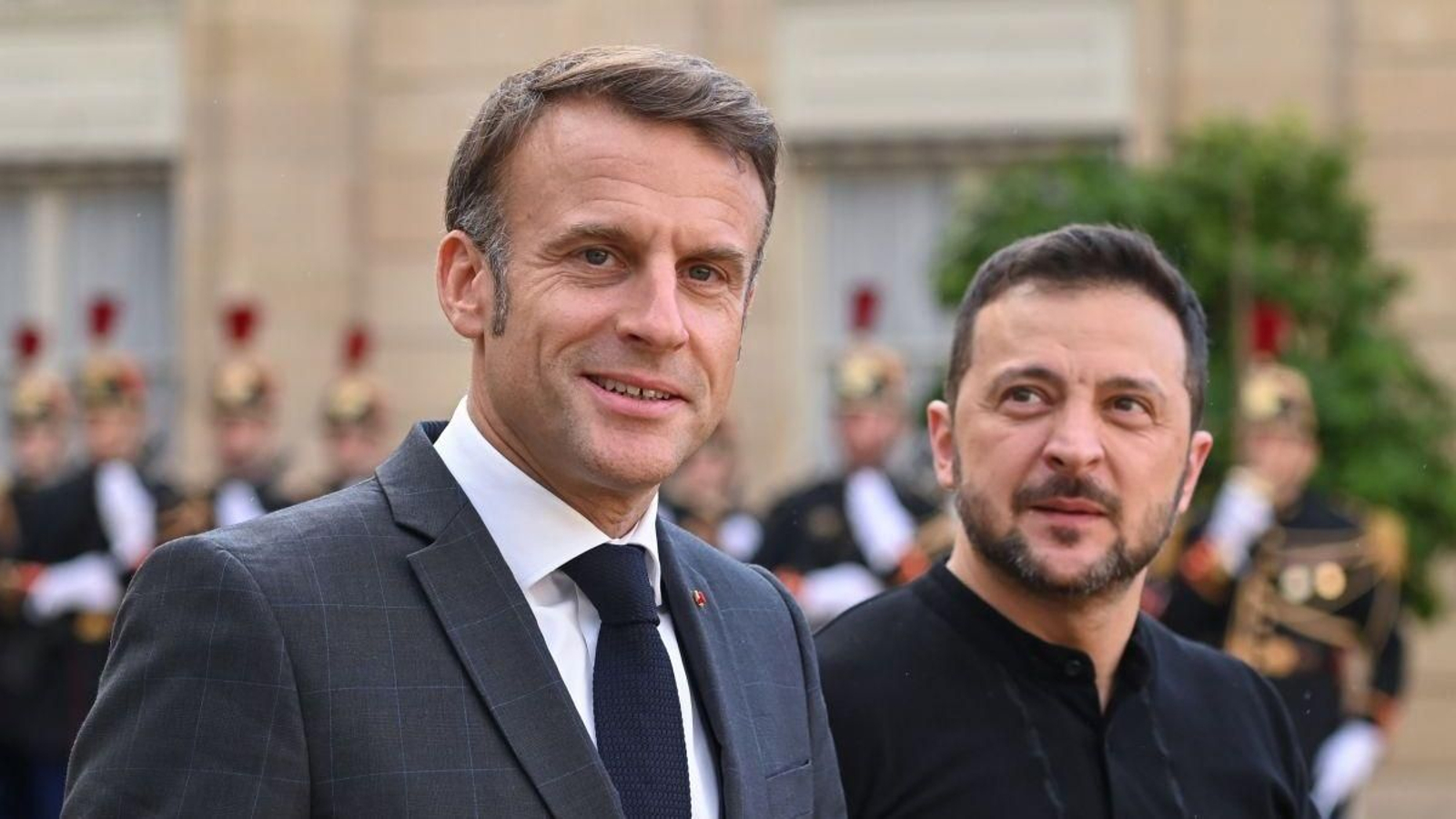 El presidente francés Emmanuel Macron, junto al presidente ucraniano, Volodimir Zelenski.