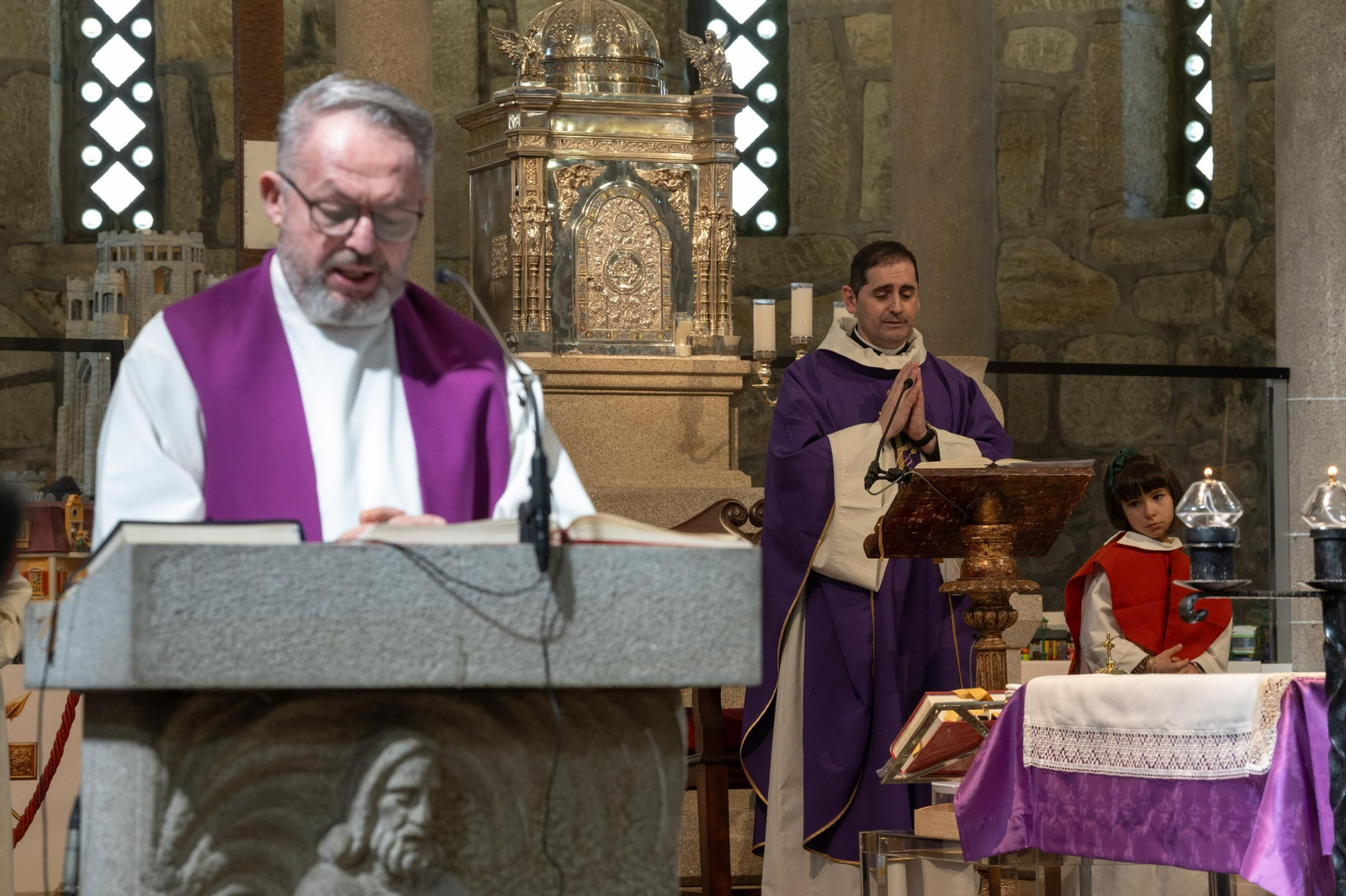 Galería | Pregón de Xosé Ramón Gayoso en la Santa Cruz de Carballiño