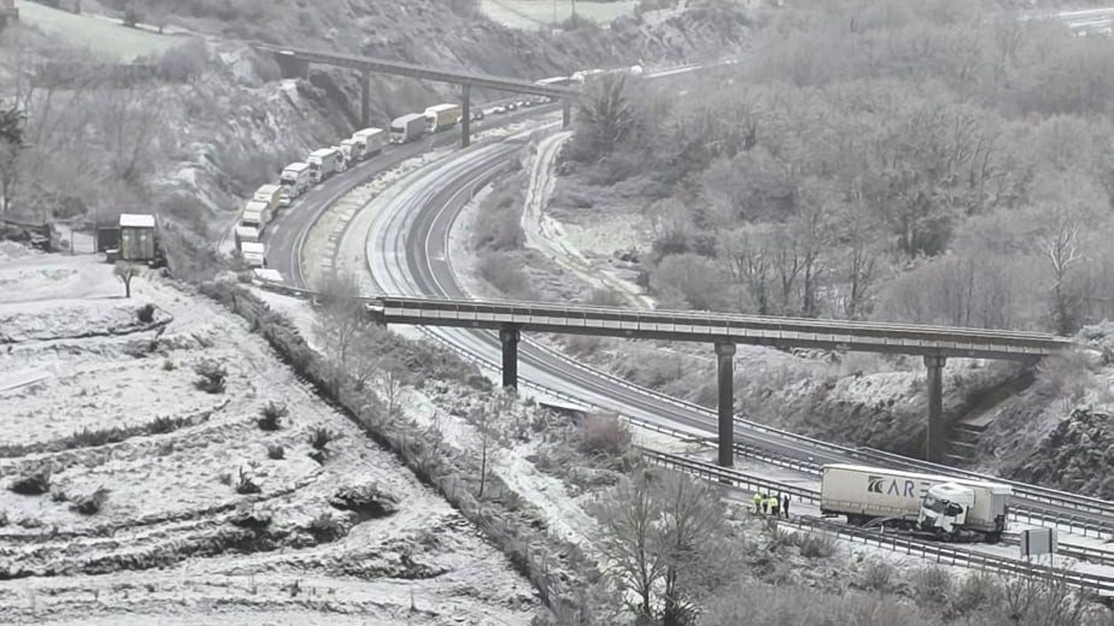 El tráfico afectado por la salida de vía.