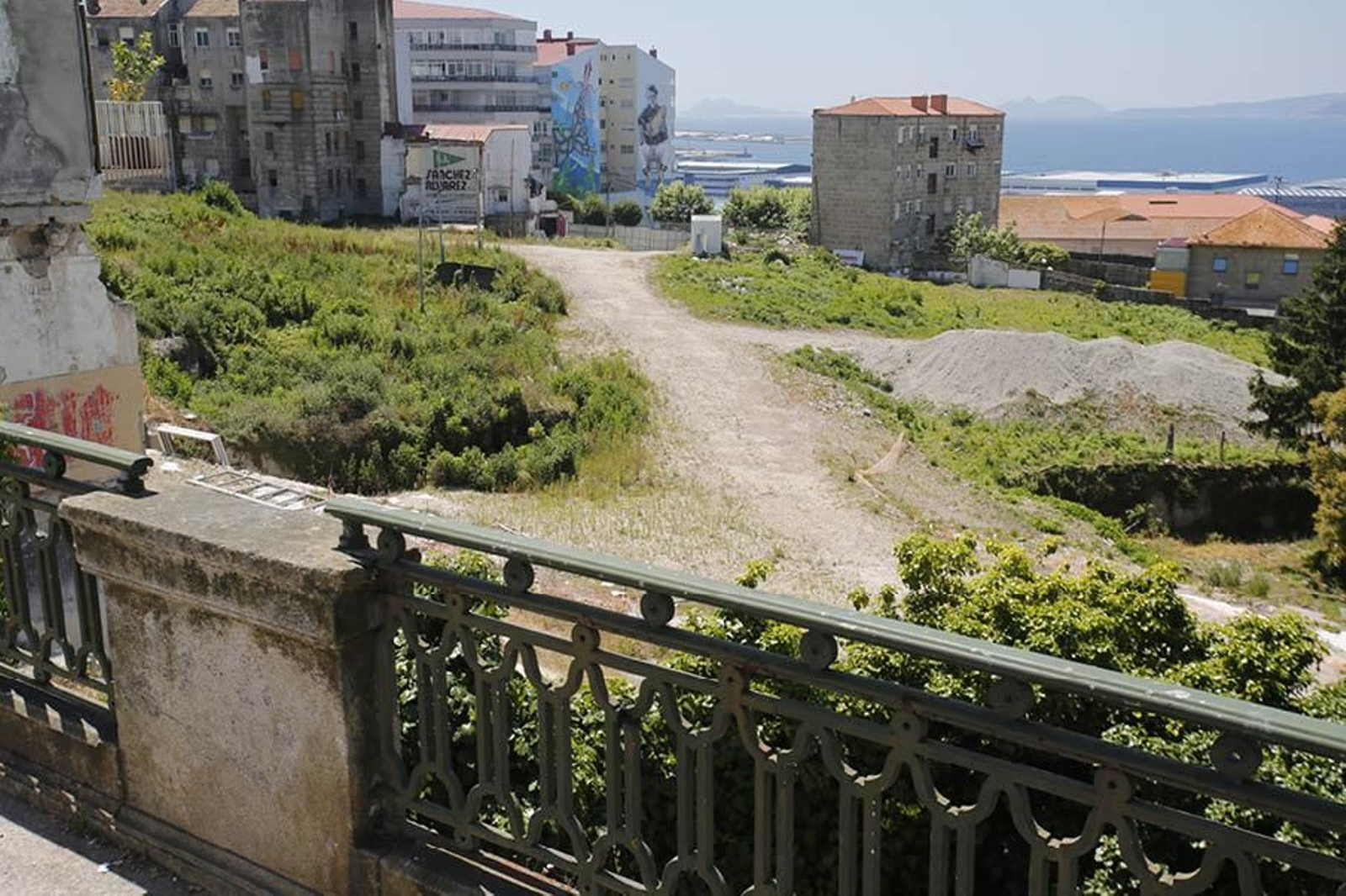 Vista del ámbito de Barrio do Cura desde el Paseo de Alfonso XII.