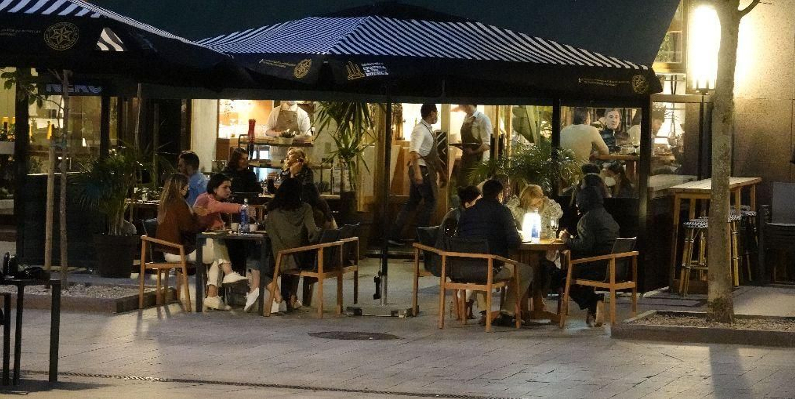 Primera noche sin estado de alarma en Vigo _ Vicente 35