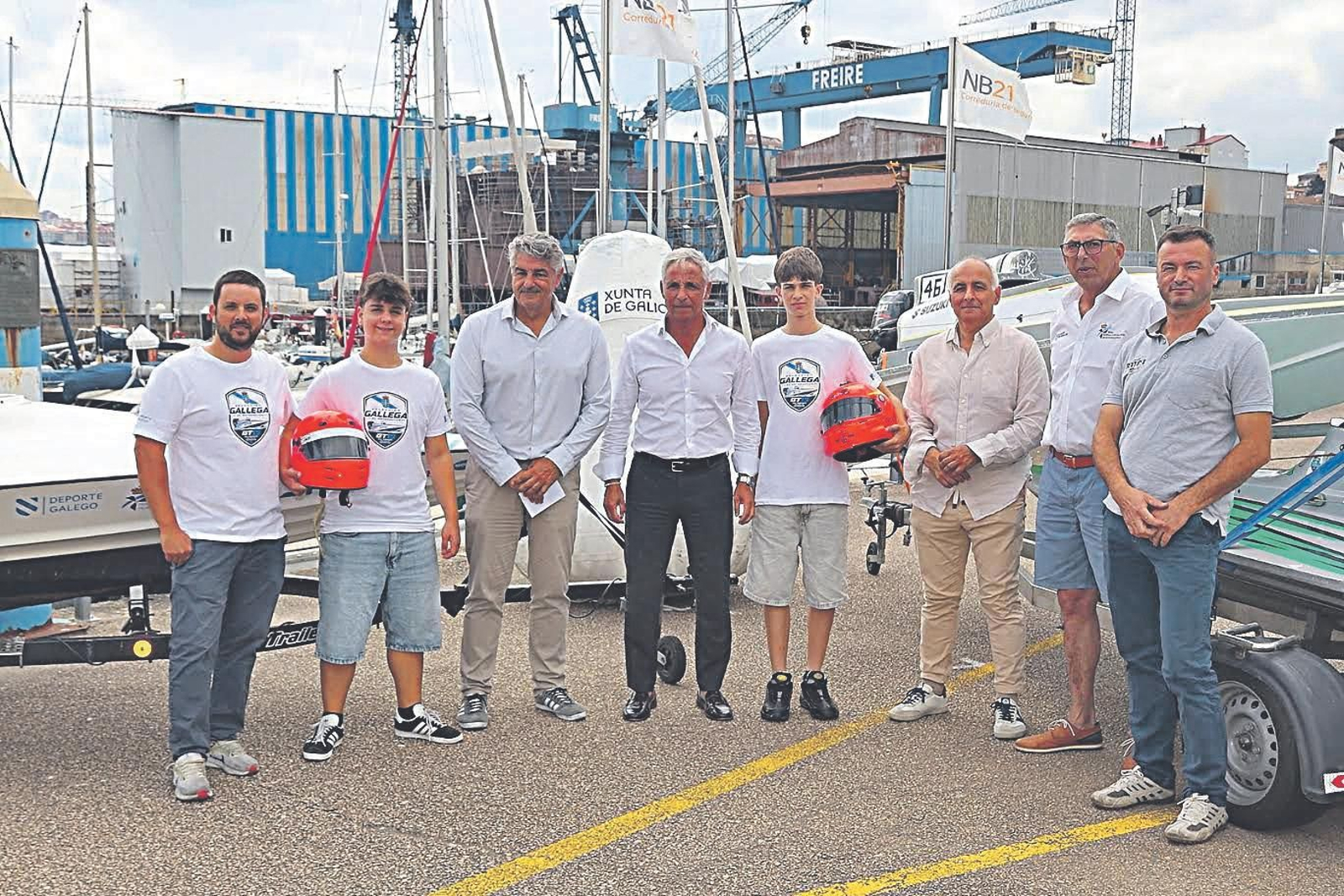 La presentación de la selección gallega juvenil de motonáutica, junto a autoridades autonómicas.