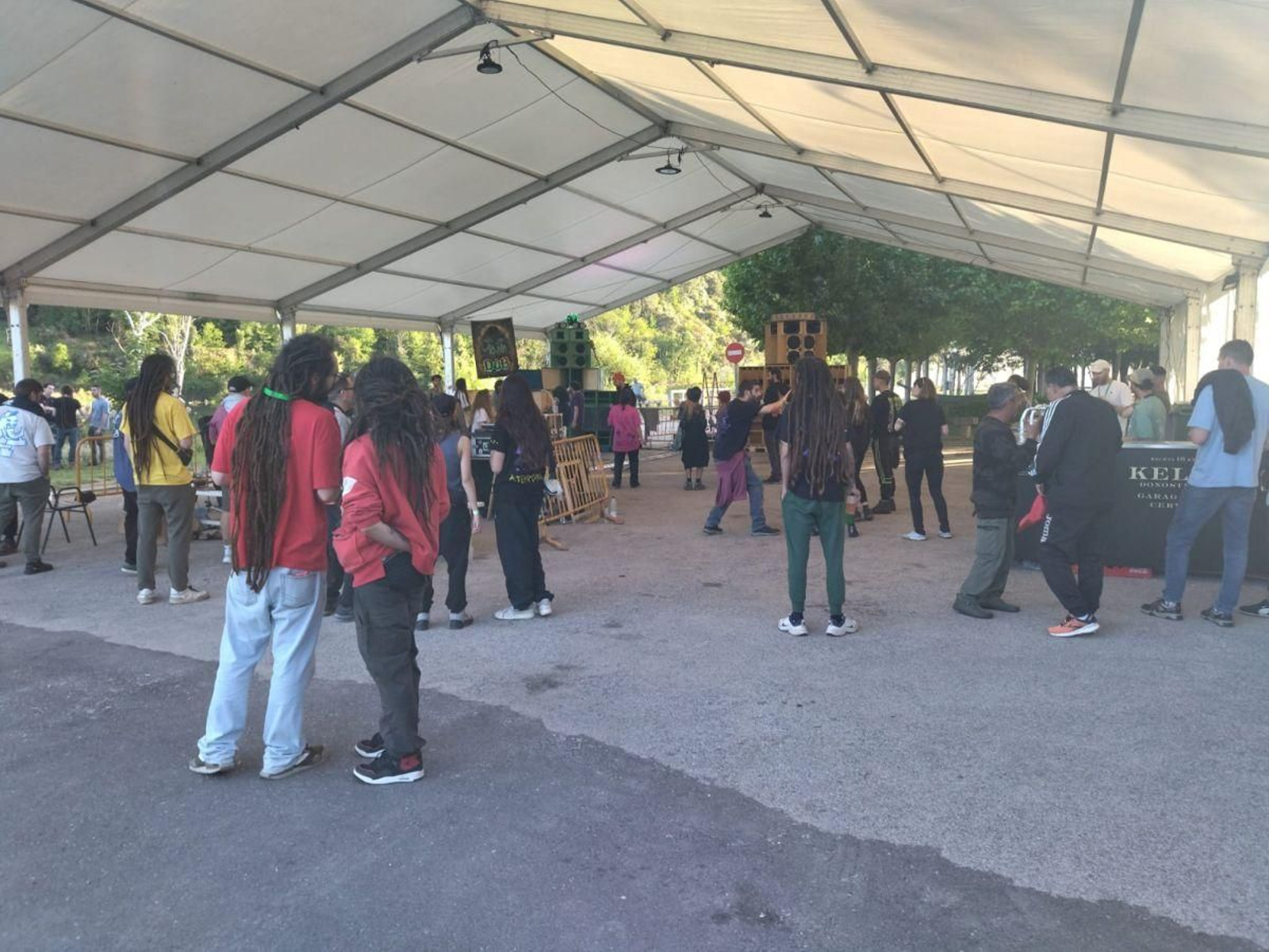 Aficionados al dub y al reggae en la primera jornada del festival Ardeida.